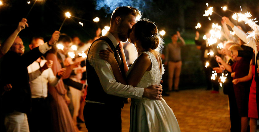 jak filmować zimne ognie na weselu